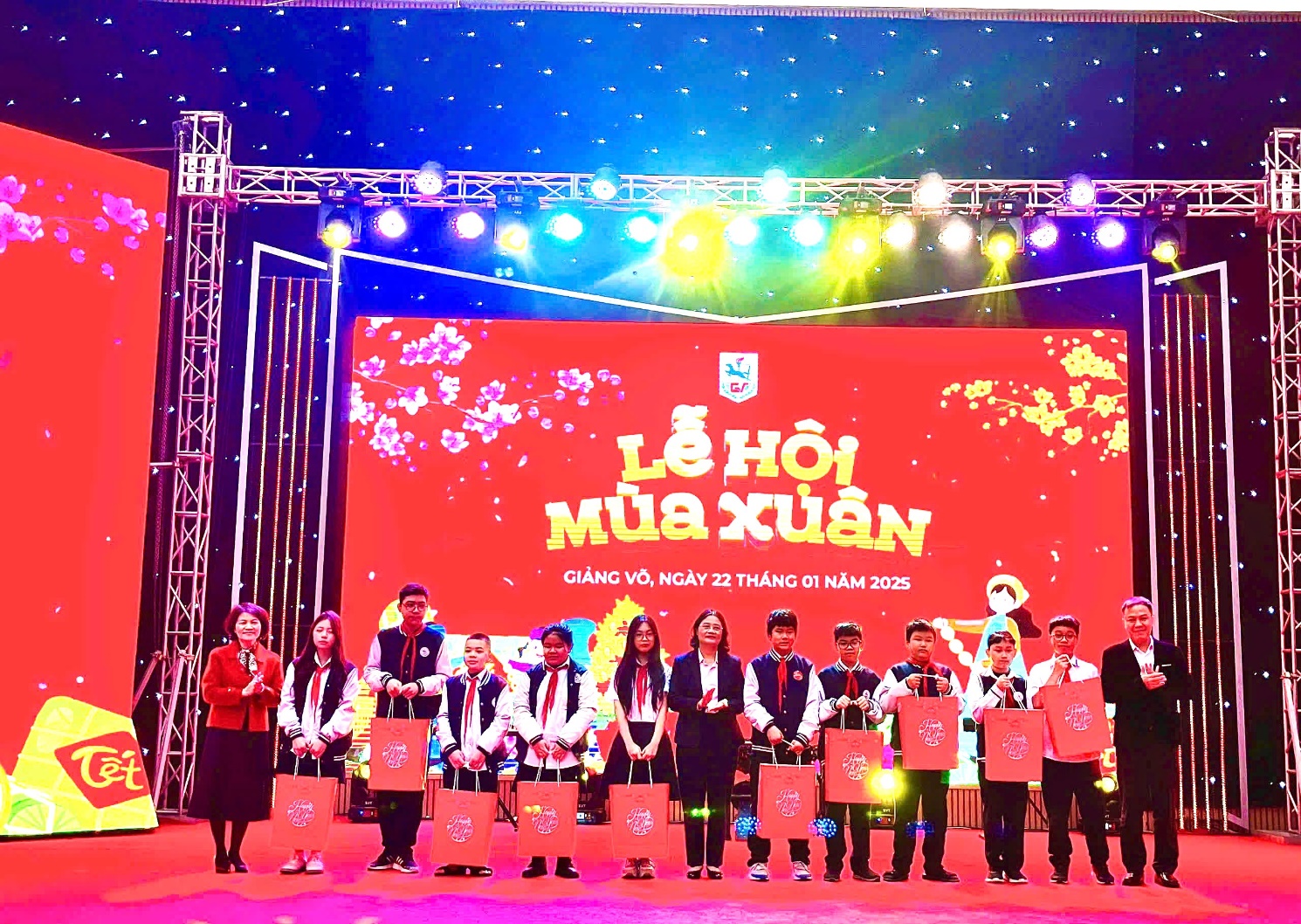 E:\TL CỦA YẾN\TRUYỀN THÔNG\CÁC BÀI VIẾT\BÀI VIẾT THÁNG 1-2025\Lễ hội mùa xuân\1.jpg