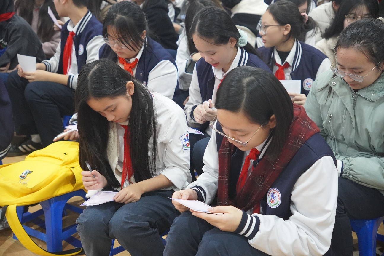 A group of students sitting in a room
Description automatically generated