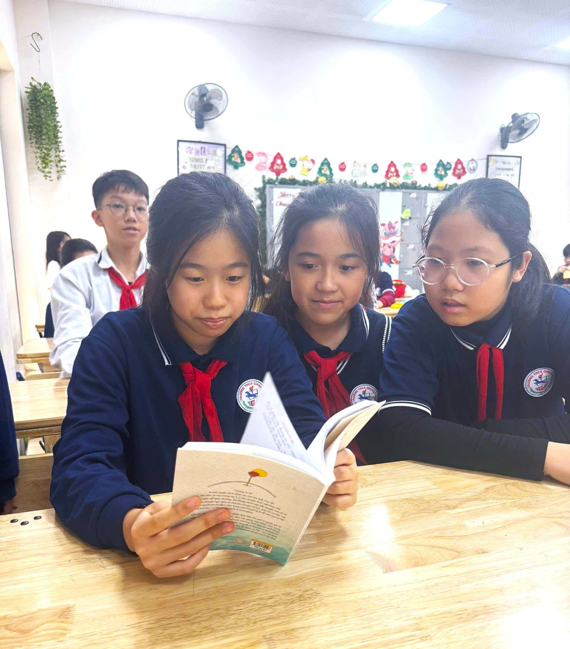 E:\TL CỦA YẾN\TRUYỀN THÔNG\CÁC BÀI VIẾT\BÀI VIẾT THÁNG 1-2025\Thành tích của Hs Doãn Bảo Nghi\z6192452967945_f6f0c80d66acd88fbb573493f7e50341.jpg