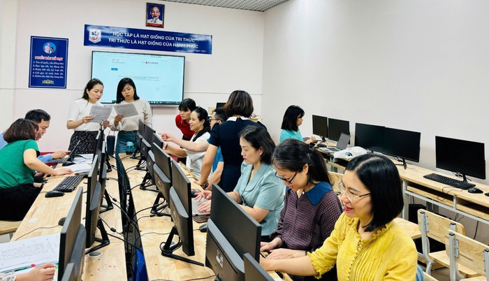 100% cán bộ, giáo viên, nhân viên nhà trường đạt chứng chỉ Google Certified Educator Level 1.