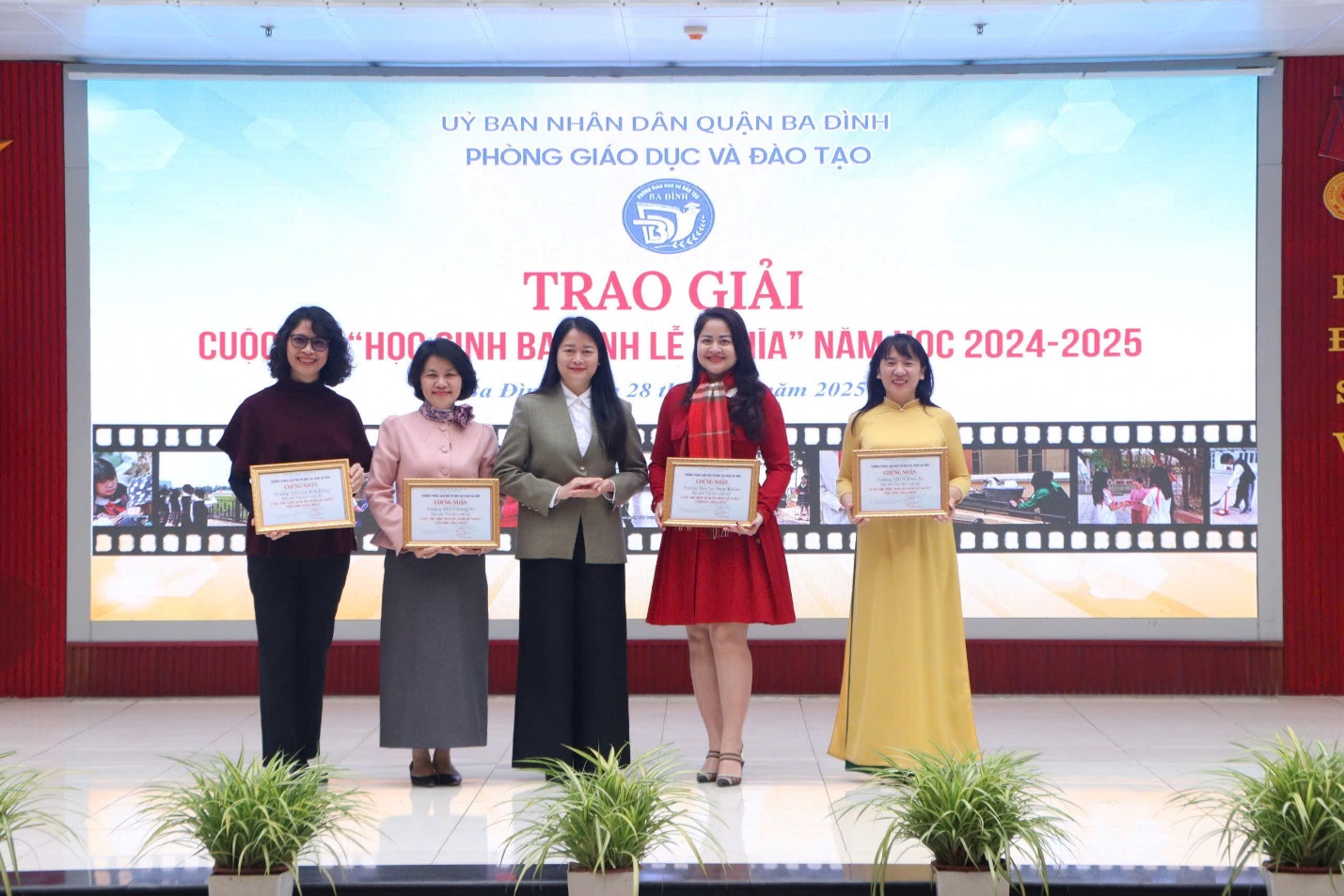 E:\TL CỦA YẾN\TRUYỀN THÔNG\CÁC BÀI VIẾT\BÀI VIẾT THÁNG 2-2025\Tập thể.jpg