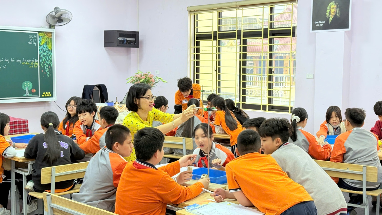 E:\TL CỦA YẾN\TRUYỀN THÔNG\CÁC BÀI VIẾT\BÀI VIẾT THÁNG 3-2025\THI GVG\KHTN\z6417047864711_40be86091f47da7209fb3191d0d12f21.jpg