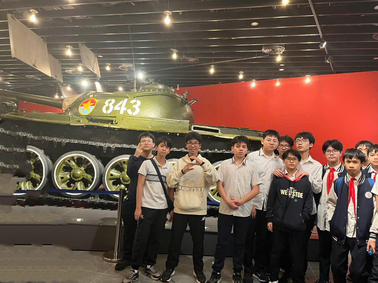 E:\TL CỦA YẾN\TRUYỀN THÔNG\CÁC BÀI VIẾT\BÀI VIẾT THÁNG 3-2025\Tham quan 8A3\z6367043067064_03bf8994bde587c64fb05e8aac74caf9.jpg