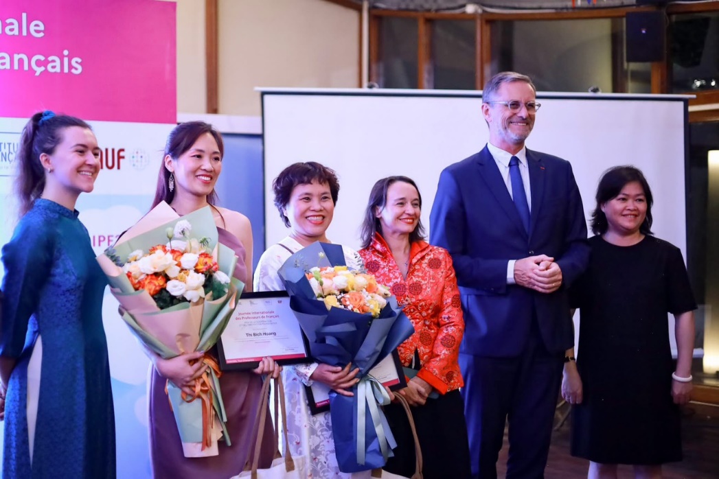 C:\Users\Admin\Downloads\Cô Đức thi soạn giáo án.jpg