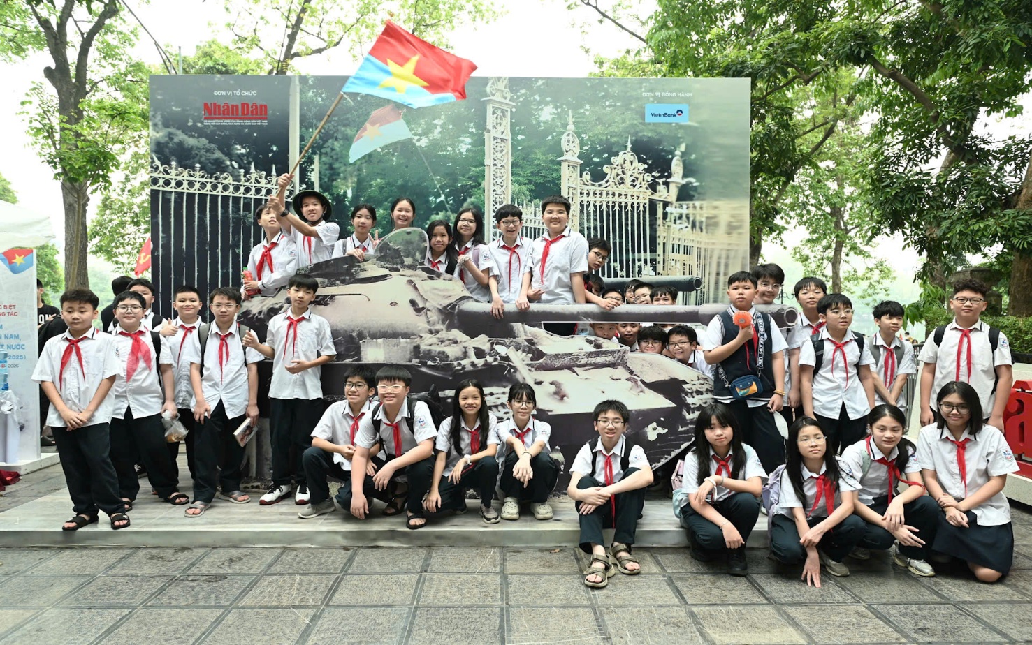 D:\Du lieu C\Downloads\ảnh 30 tháng 4 6.jpg