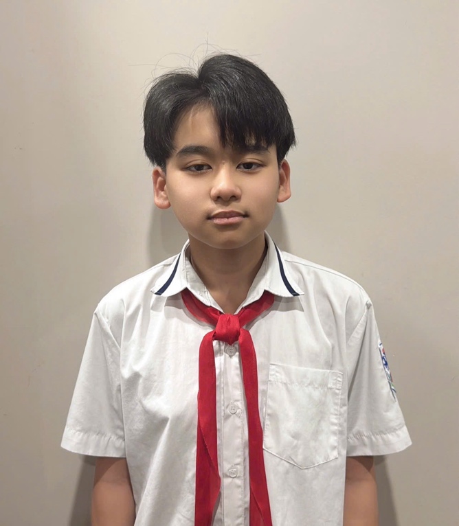 A child in a white shirt with a red tieDescription automatically generated