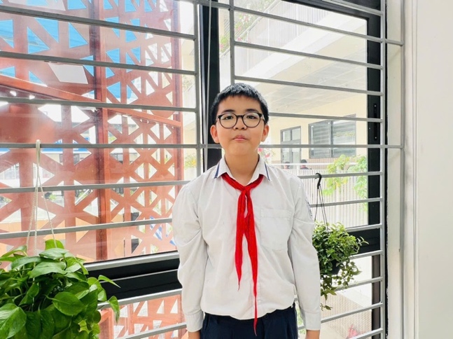 A child standing in front of a windowDescription automatically generated