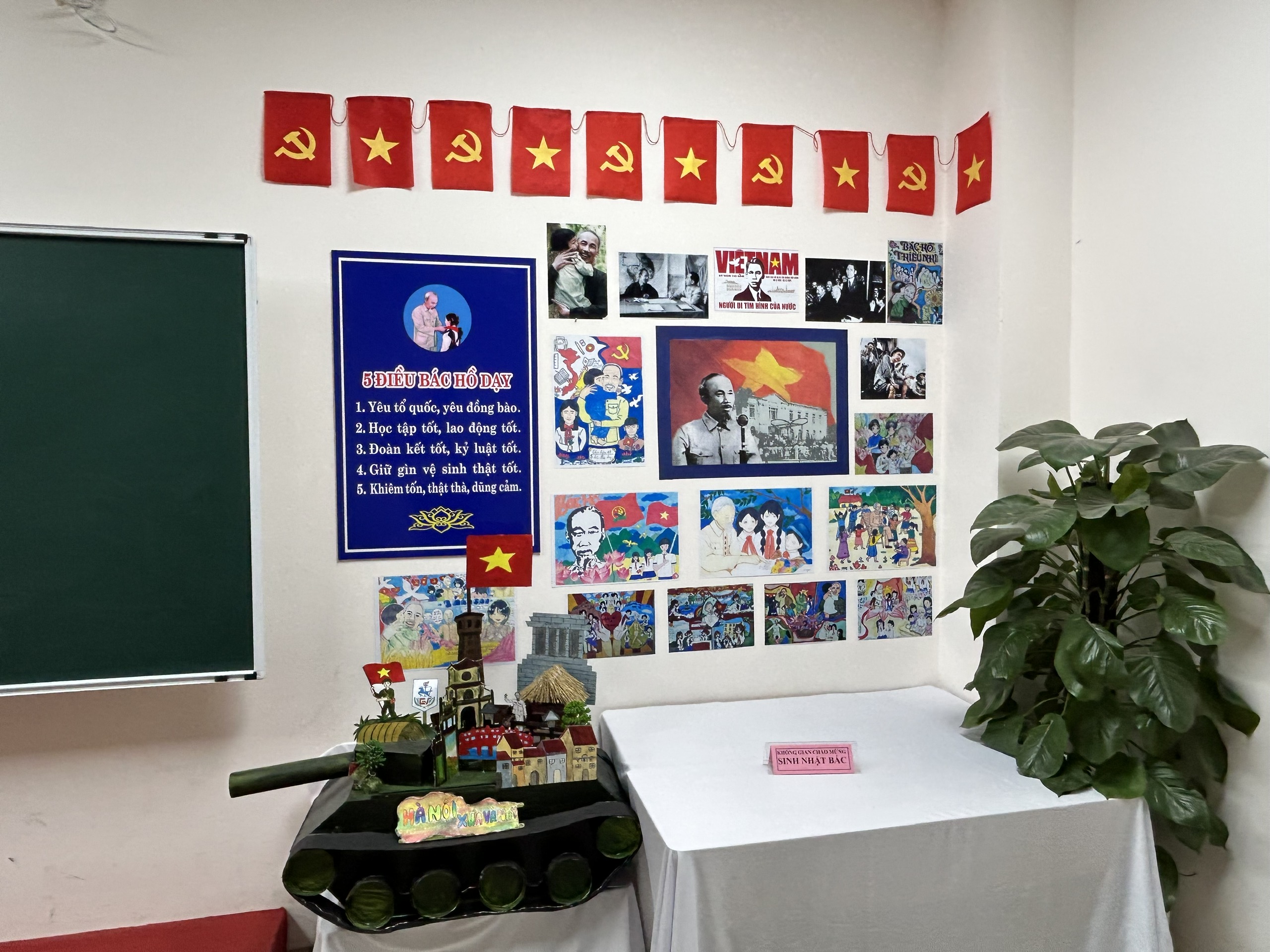 E:\TL CỦA YẾN\TRUYỀN THÔNG\CÁC BÀI VIẾT\BÀI VIẾT THÁNG 5-2025\Kỉ niệm sinh nhật Bác\z6614831854612_0b8a1b23075846e1523ff286d6bb879a.jpg