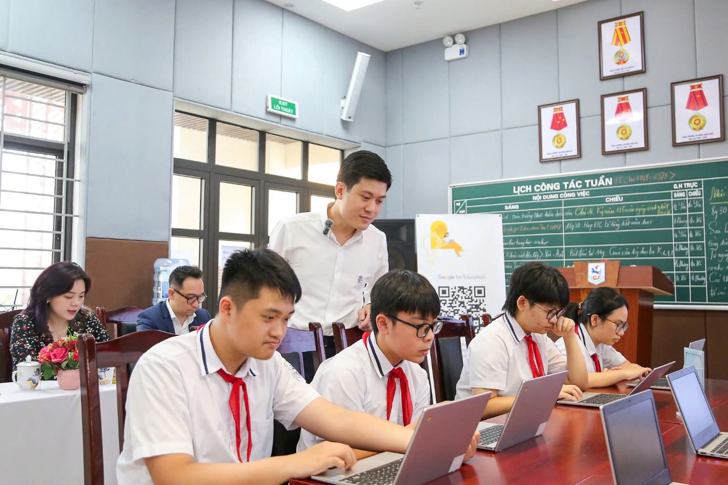 E:\TL CỦA YẾN\TRUYỀN THÔNG\CÁC BÀI VIẾT\BÀI VIẾT THÁNG 5-2025\GV dạy học mẫu GG\z6620178526461_df3ec3a716592714f1783c56ba71929f.jpg