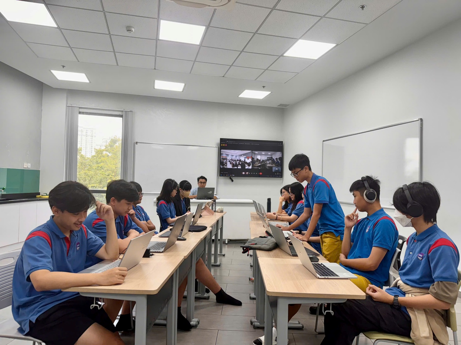 E:\TL CỦA YẾN\TRUYỀN THÔNG\CÁC BÀI VIẾT\BÀI VIẾT THÁNG 5-2025\GV dạy học mẫu GG\z6620373406626_528ed1b0ebd2862f8db64526daa29d26.jpg