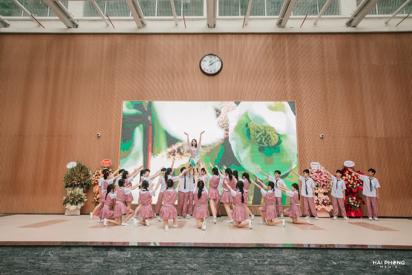 D:\ẢNH TRUYỀN THÔNG GIẢNG VÕ\Bài viết tháng 4 - tháng 5\Anh lễ tổng kết\0B8A6736.jpg