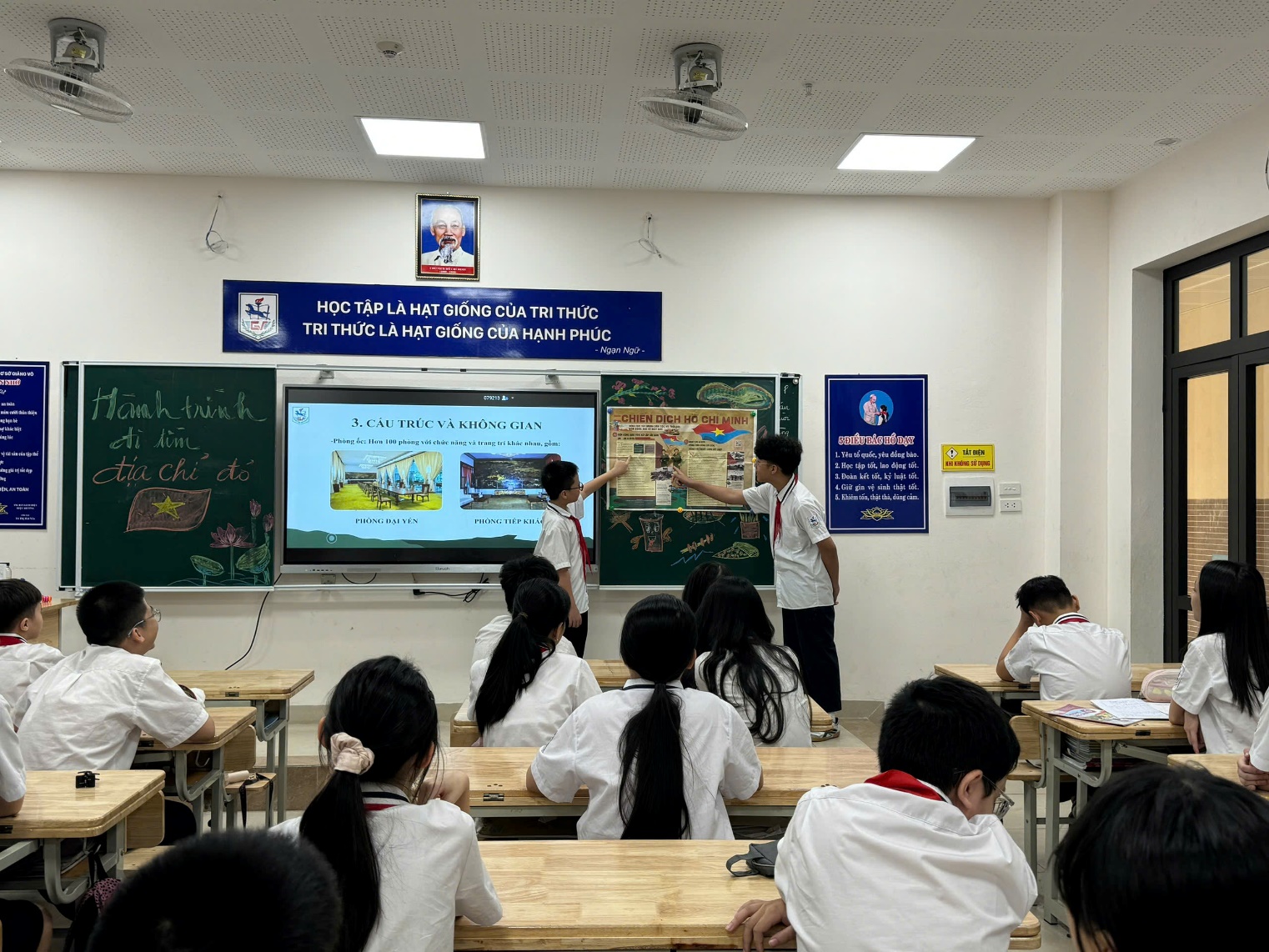 E:\TL CỦA YẾN\TRUYỀN THÔNG\CÁC BÀI VIẾT\BÀI VIẾT THÁNG 5-2025\Đi tìm địa chỉ đỏ\z6570761419177_e4d9457af32d7bb0ec7ee3e7d304dba8.jpg