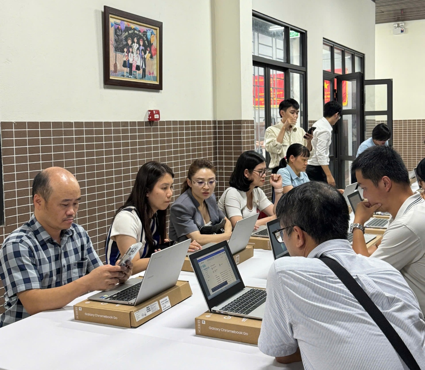 D:\ẢNH TRUYỀN THÔNG GIẢNG VÕ\Đón học sinh K6 và họp phụ huynh K6\z6923601602240_8a9e72eb7d48fc8dcc5b84ef14a7592e.jpg