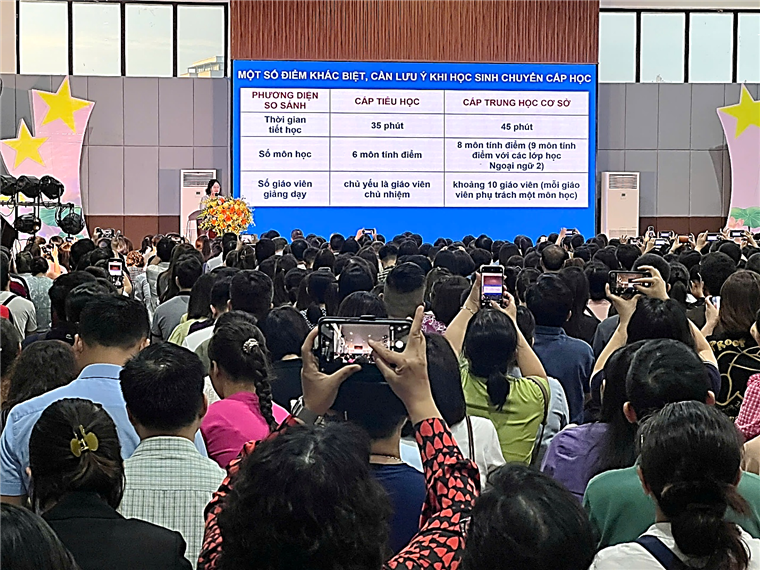 D:\ẢNH TRUYỀN THÔNG GIẢNG VÕ\Đón học sinh K6 và họp phụ huynh K6\z6923575915988_5917721d1b674bb137ff6bb4d8525e8c.jpg