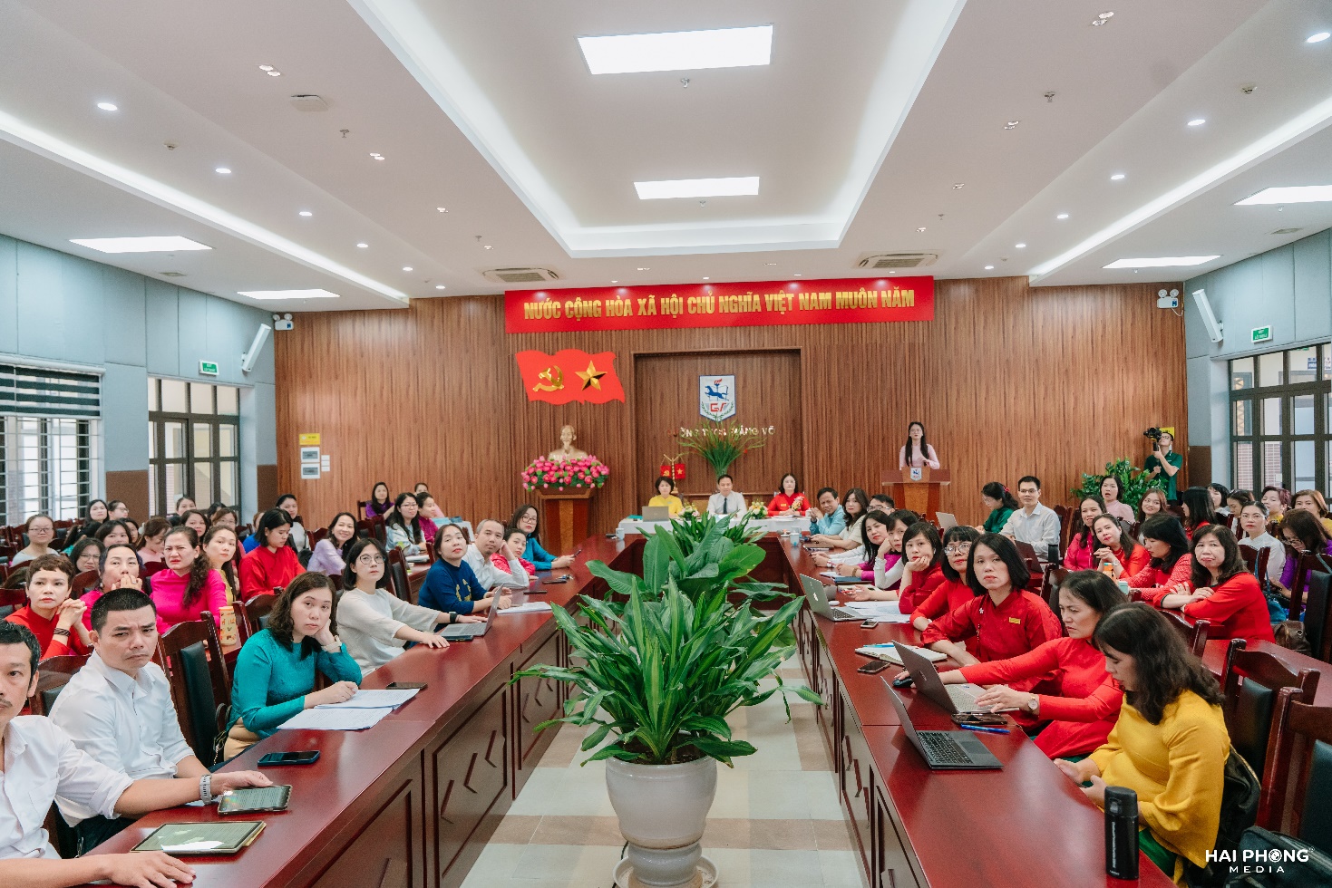 C:\Users\dell\Downloads\HP907381 (1).jpg