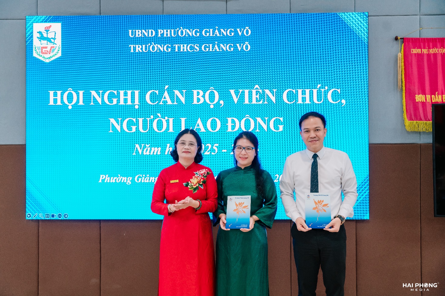 C:\Users\dell\Downloads\HP907528 (1).jpg