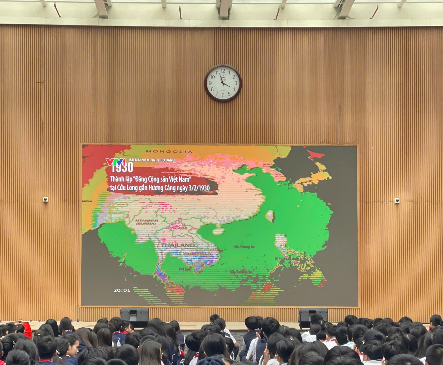 C:\Users\dell\Desktop\xem phim.jpg