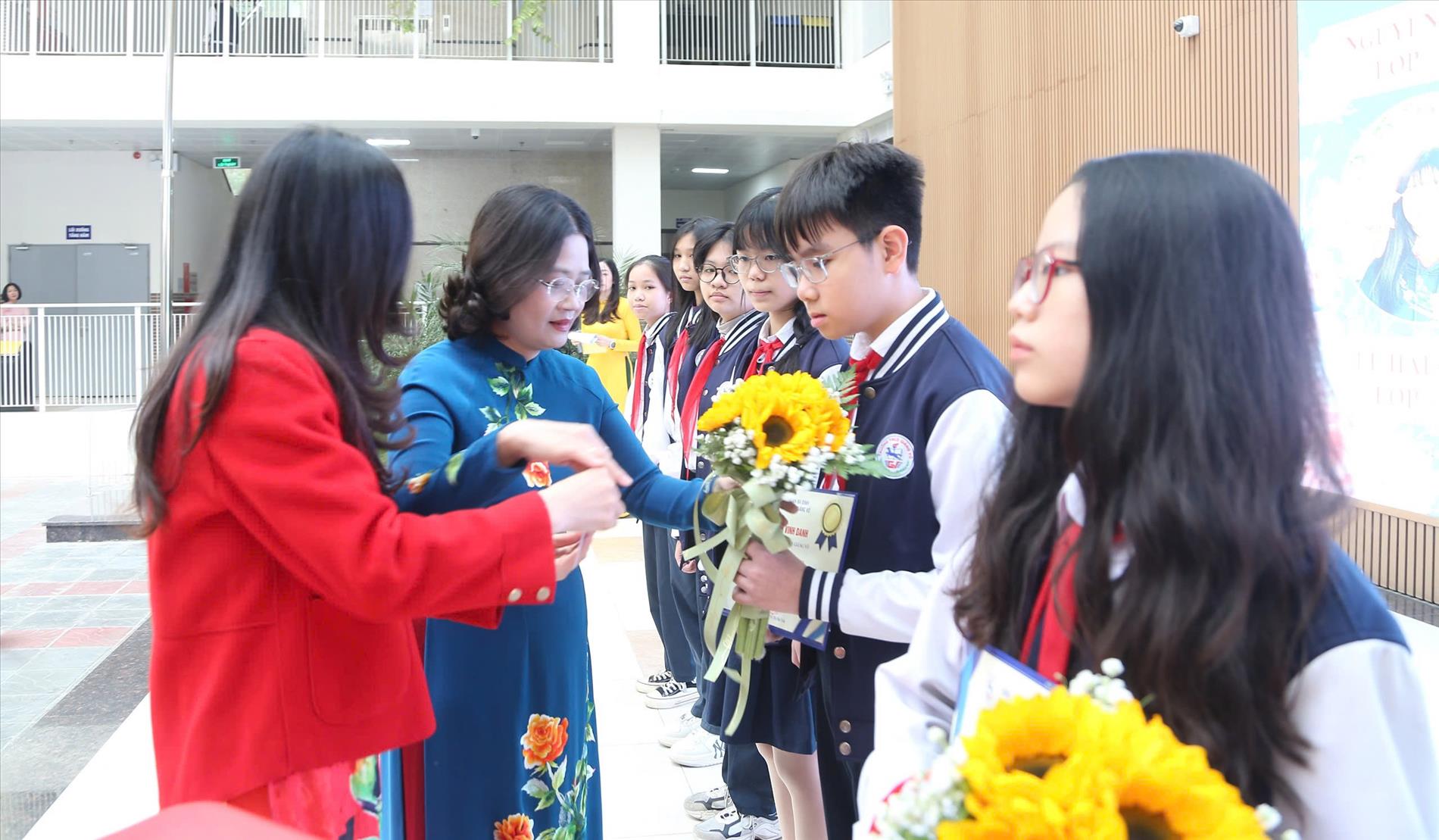 Ngôi trường xuất sắc giành hơn 700 huy chương và giải thưởng trong học kỳ I