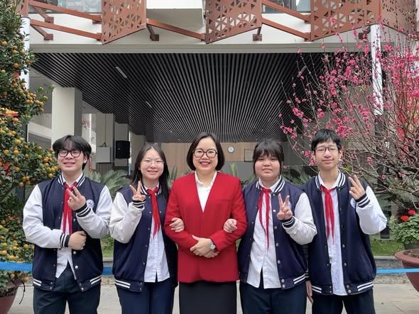 Một lớp học ở ngôi trường không chuyên đạt 4 giải Nhất cấp TP Hà Nội