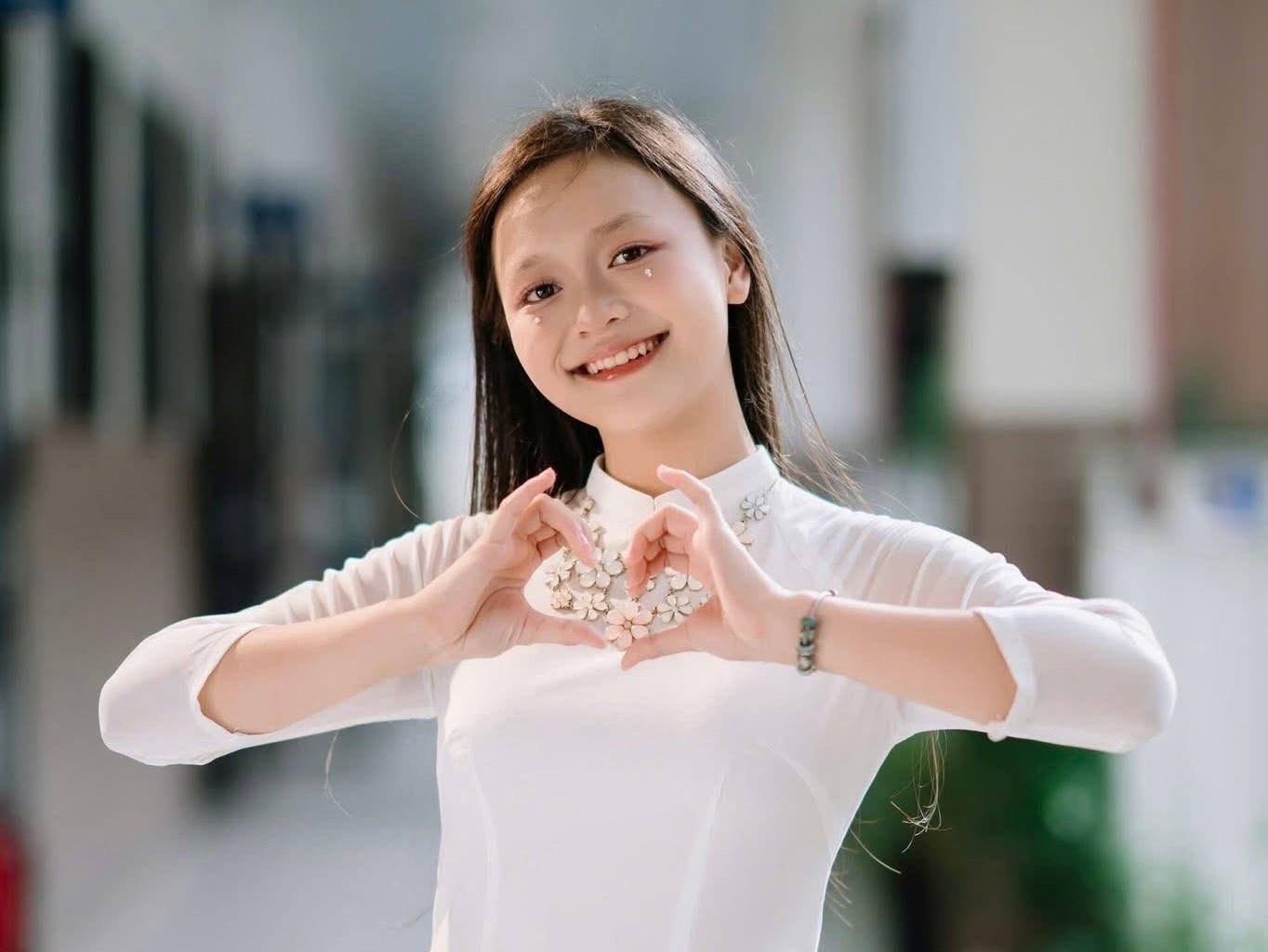 Giành giải Nhất Lịch sử, nữ sinh lớp 9 nuôi giấc mơ nối truyền thống ‘trường Bưởi’ qua ba thế hệ