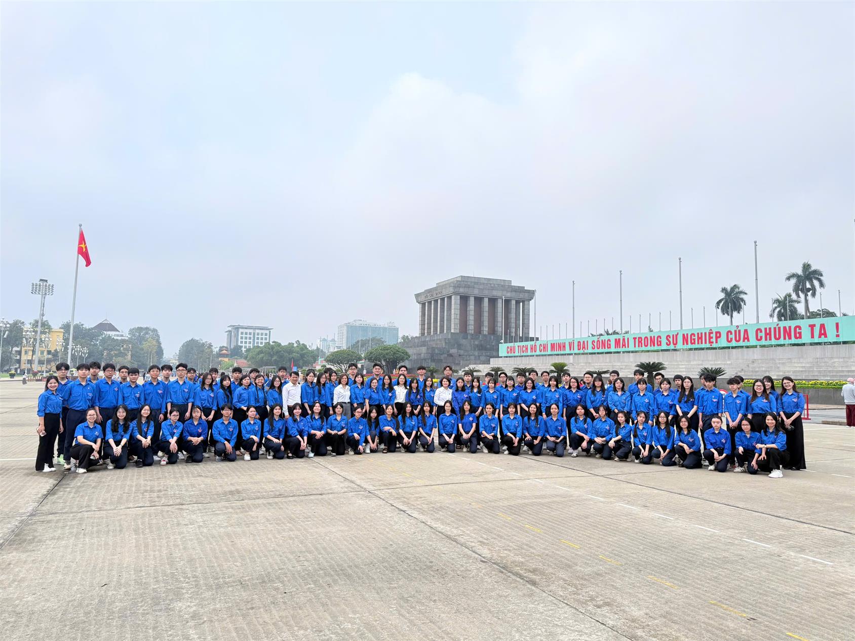 Lễ Kết nạp Đoàn trang nghiêm tại lăng Bác của học sinh trường THCS Giảng Võ nhân kỷ niệm 95 năm thành lập Đoàn TNCS Hồ Chí Minh