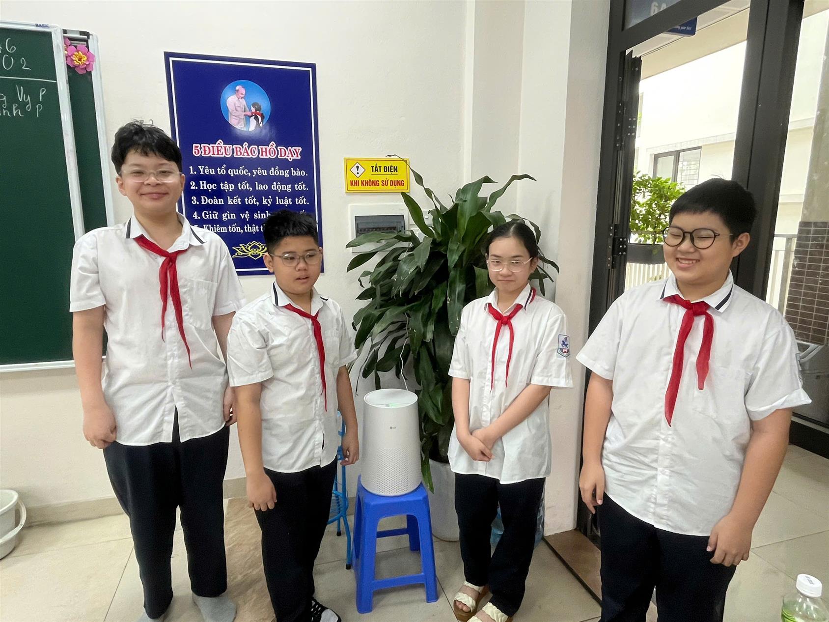 100% phòng học khối 6 trường THCS Giảng Võ được trang bị máy lọc không khí