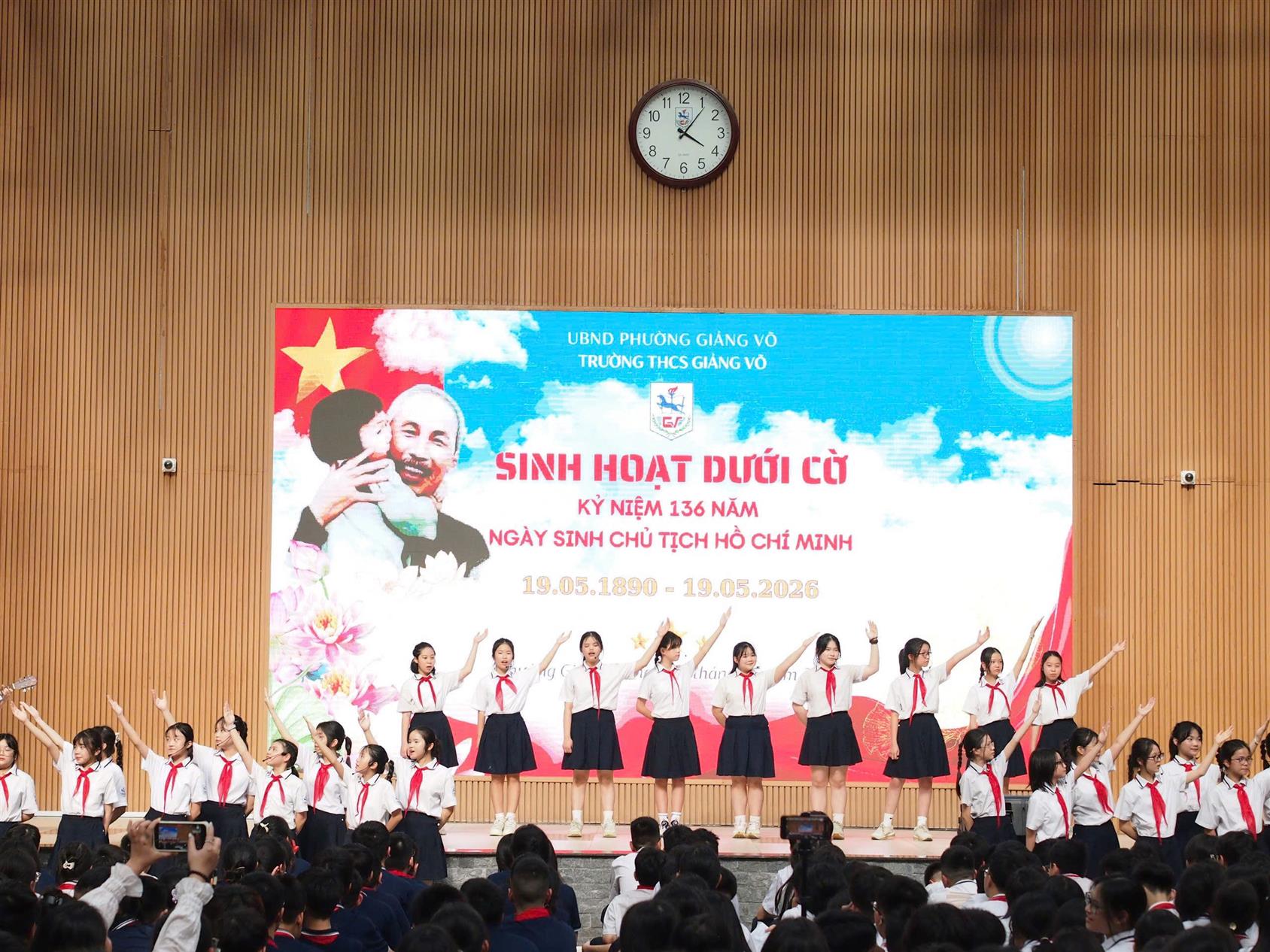 Chuỗi hoạt động ý nghĩa mừng Ngày sinh nhật Bác Hồ của trường THCS Giảng Võ
