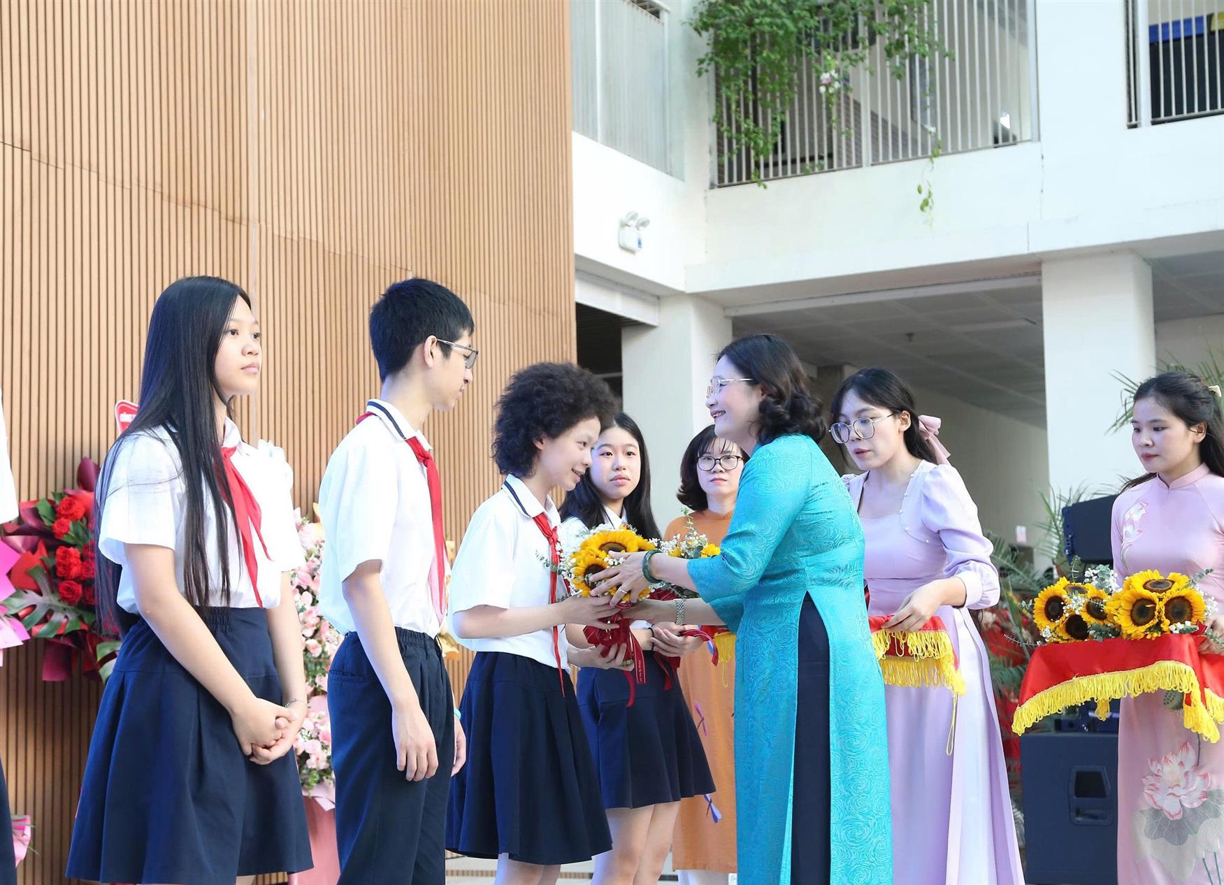 Lời dặn học trò ‘khép lại trang sách’ để mở ra mùa hè trải nghiệm của cô Hiệu trưởng