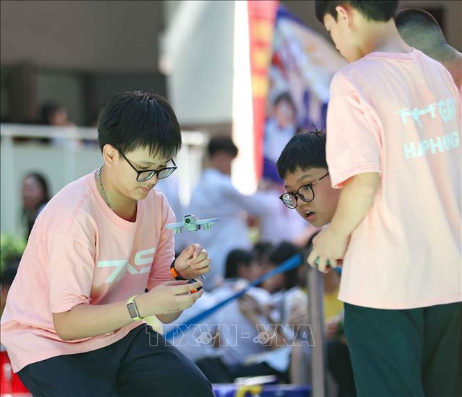 Ấn tượng màn tranh tài "Sải cánh giữa trời xanh" của học sinh trong ngày tổng kết