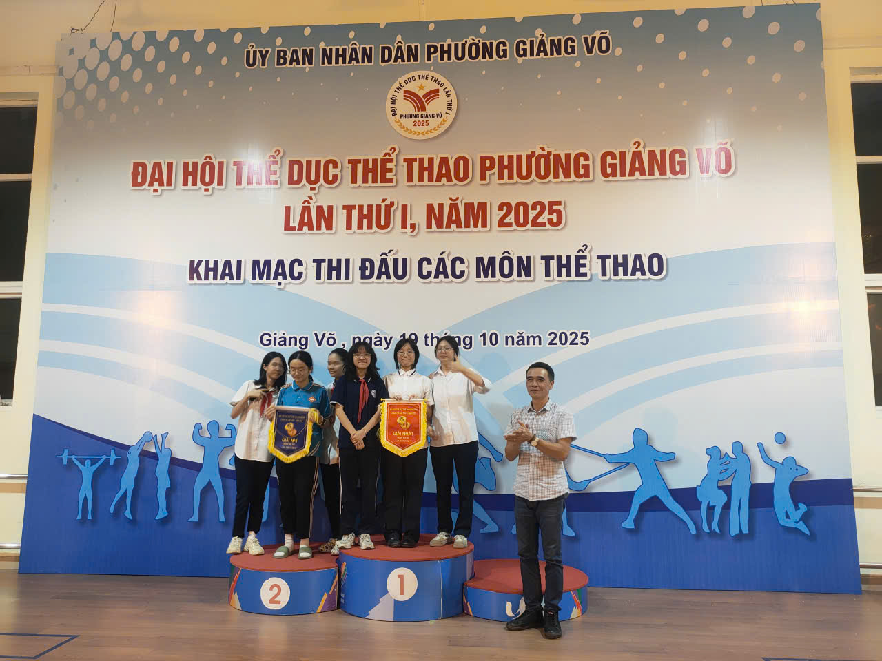 C:\Users\dell\Downloads\Nhất nữ đồng đội lứa tuổi 12-14.jpg