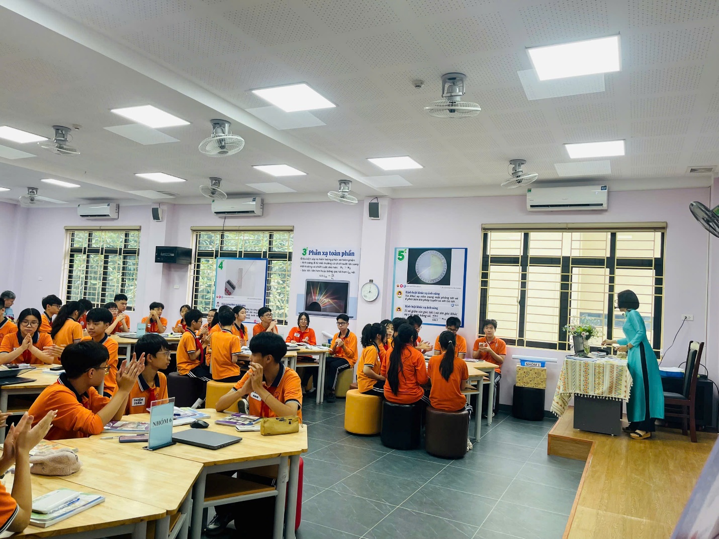 E:\TL CỦA YẾN\TRUYỀN THÔNG\CÁC BÀI VIẾT\BÀI VIẾT THÁNG 10-2025\Lớp học ánh sáng nơi các bạn học sinh trổ tài thám tử.jpg