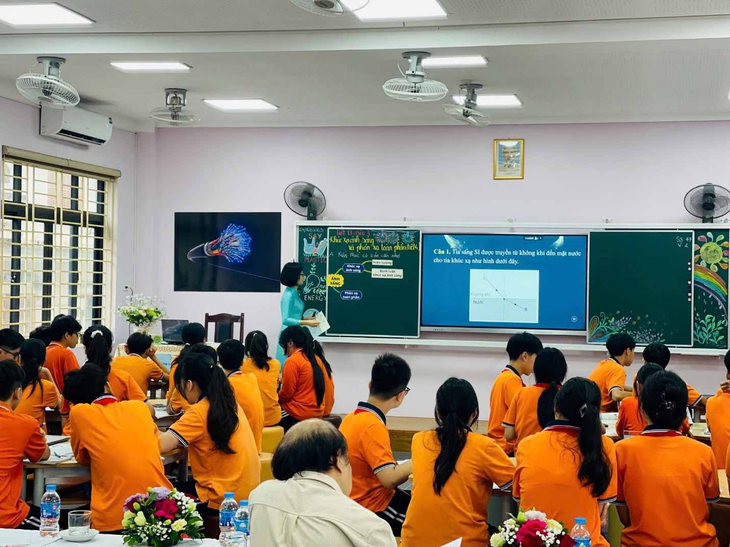 E:\TL CỦA YẾN\TRUYỀN THÔNG\CÁC BÀI VIẾT\BÀI VIẾT THÁNG 10-2025\z7149604702570_d08f6ad8cef5e1c0db77eafca3a9bedc.jpg