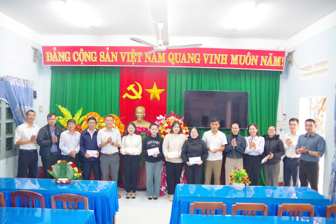 C:\Users\dell\Desktop\GV TH.jpg