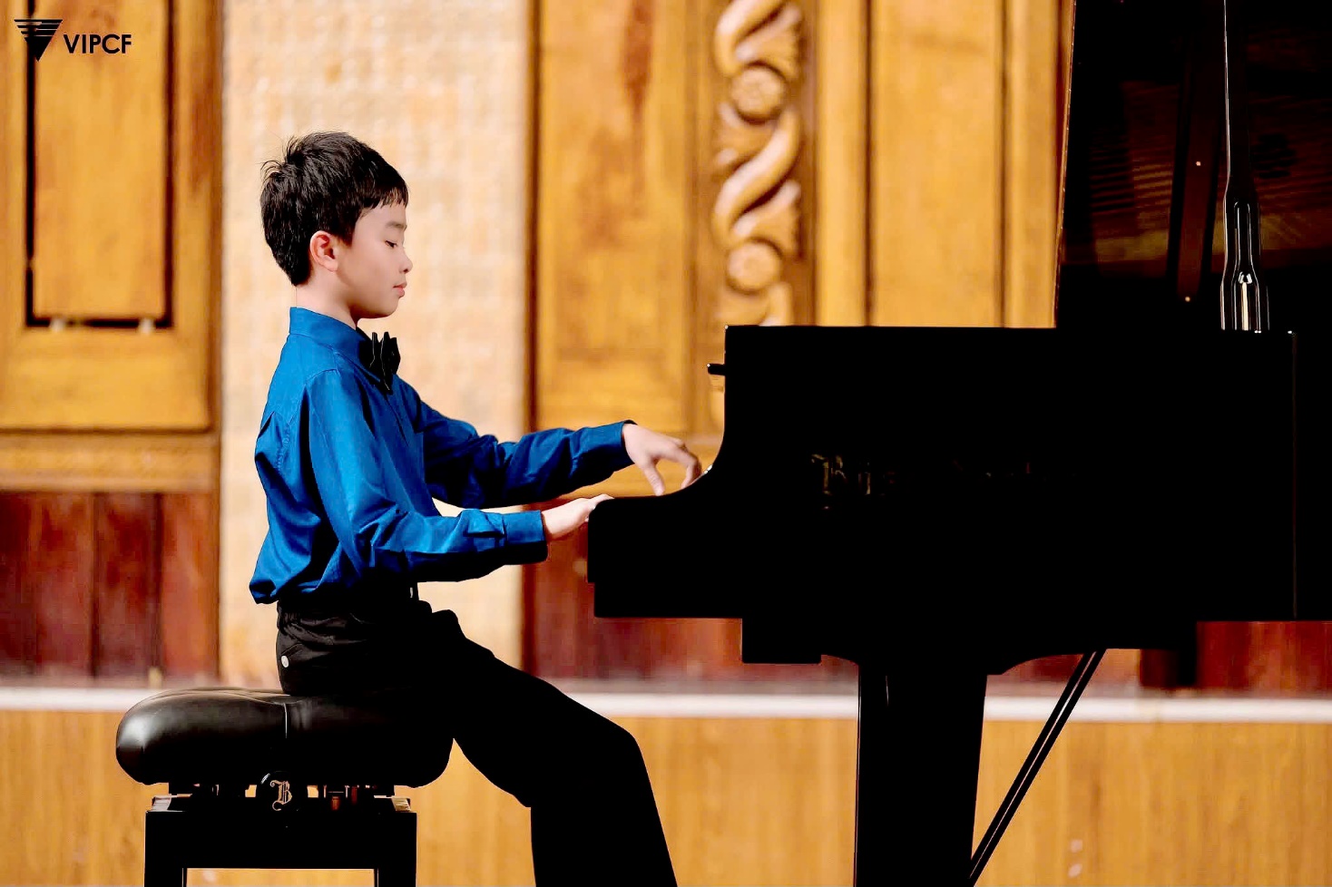 C:\Users\dell\Desktop\Biểu diễn.jpg