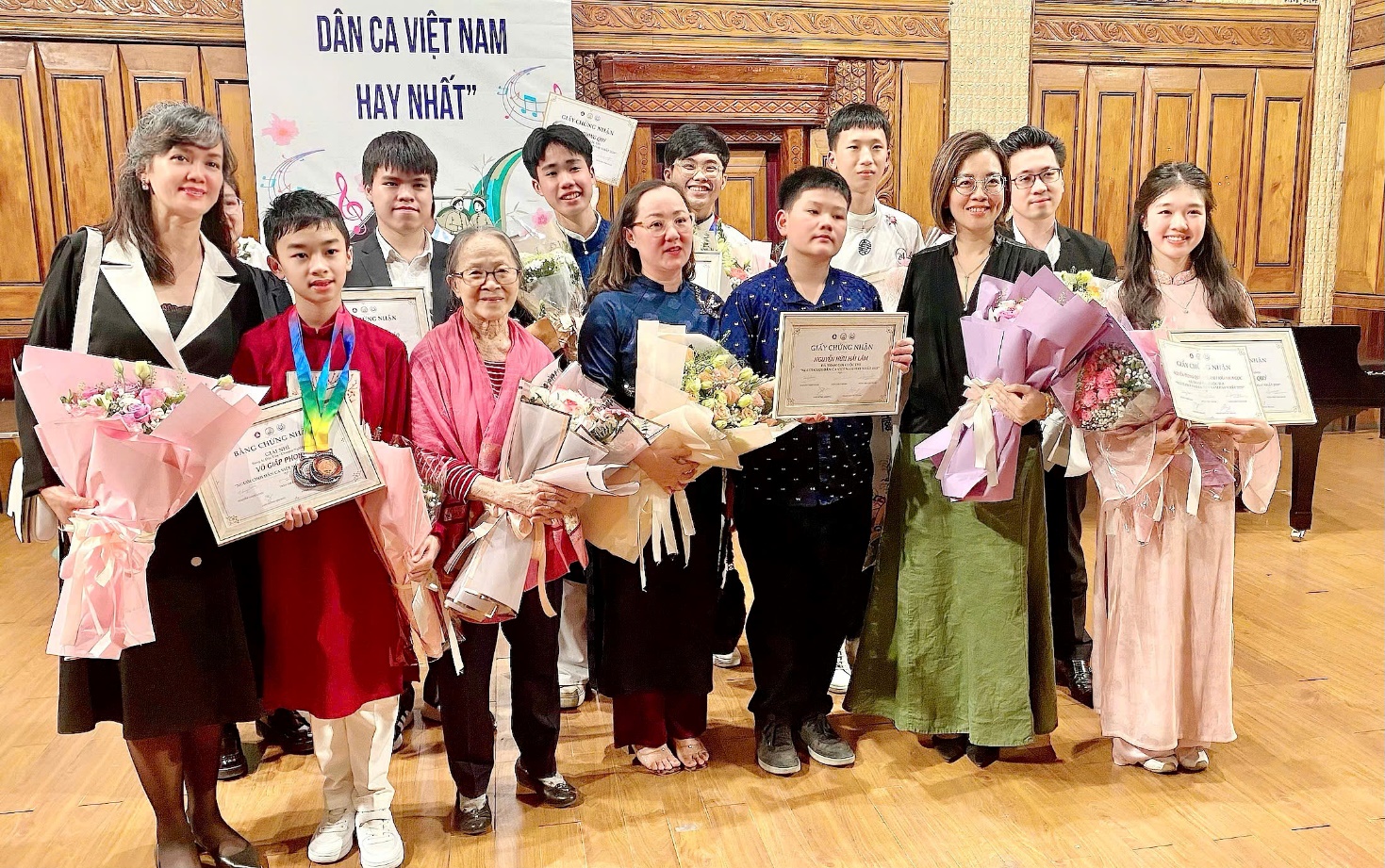 C:\Users\dell\Desktop\Dân ca.jpg