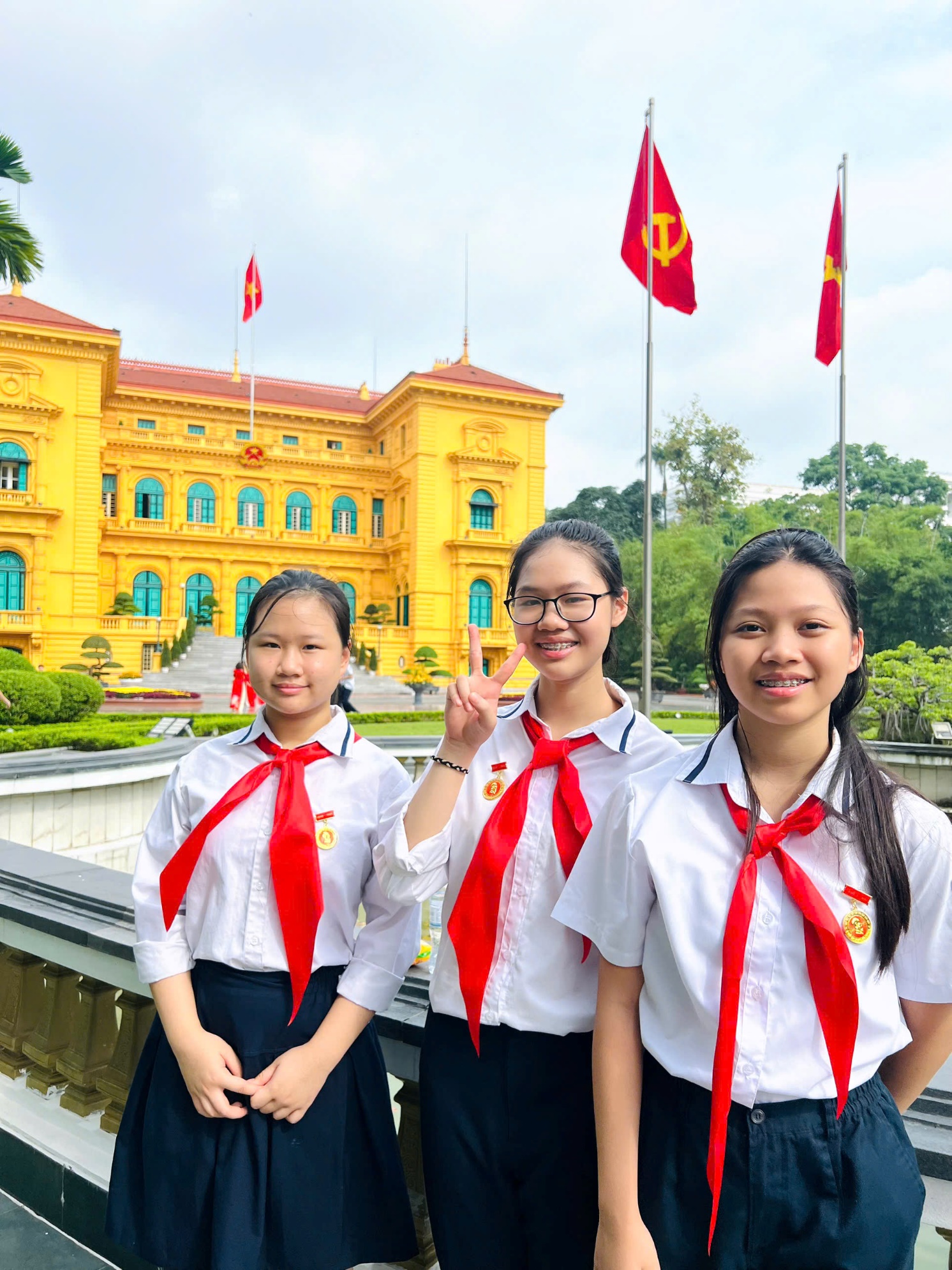 E:\TL CỦA YẾN\TRUYỀN THÔNG\CÁC BÀI VIẾT\BÀI VIẾT THÁNG 5-2025\Hs đạt chứng chỉ tiếng Pháp\z6626685419698_f34ecc9b32cb0e6c79e500c02d4d0c7e.jpg