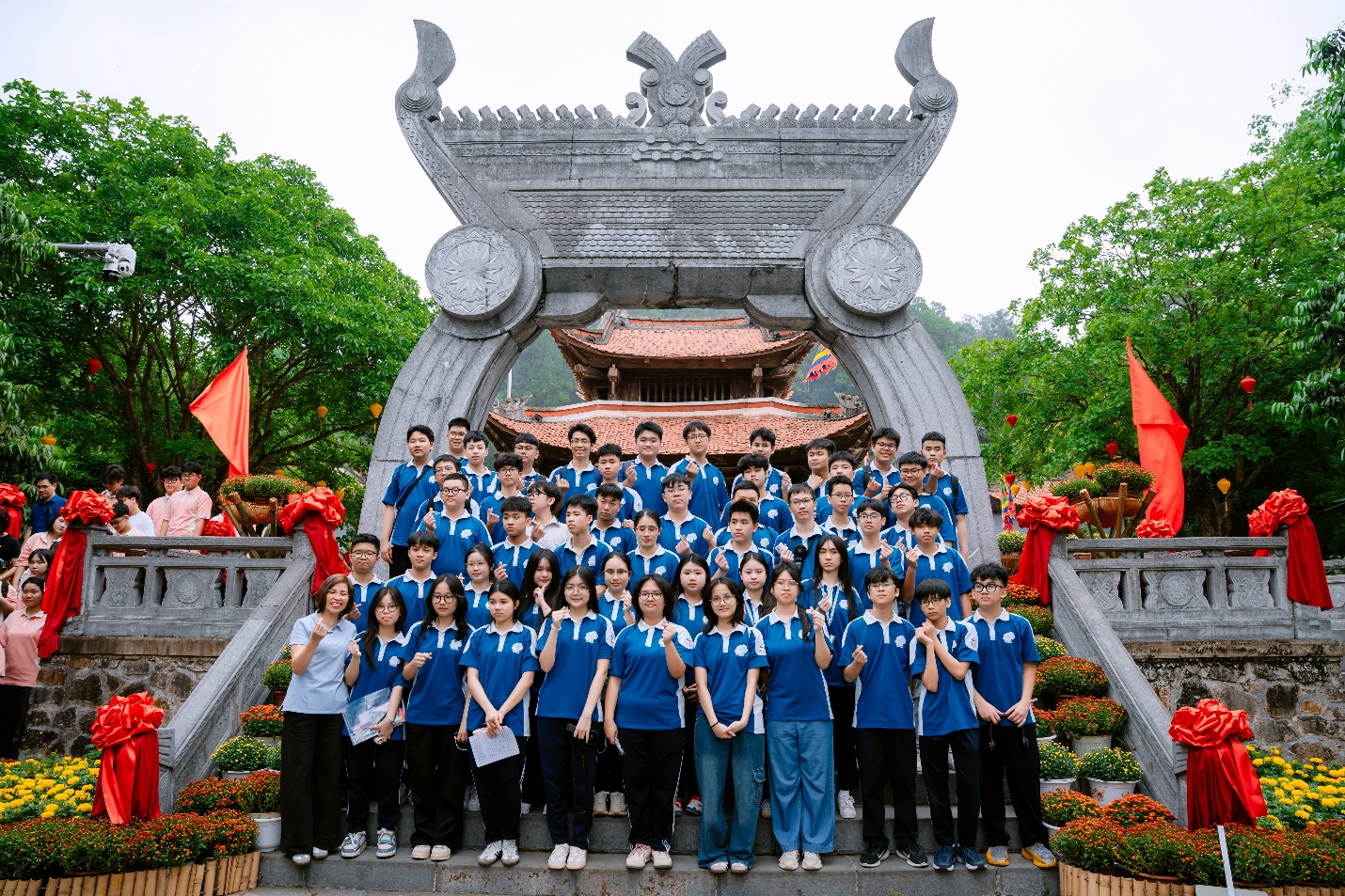 D:\ẢNH TRUYỀN THÔNG GIẢNG VÕ\ẢNH DÂNG HƯƠNG ĐỀN HÙNG\DSC00567.jpg